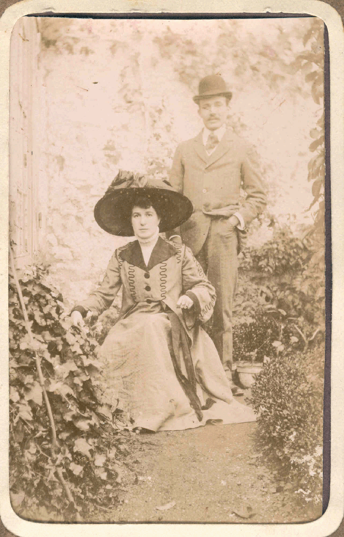Eugene Deloustal, Yvonne Mazier, Dinan 1908