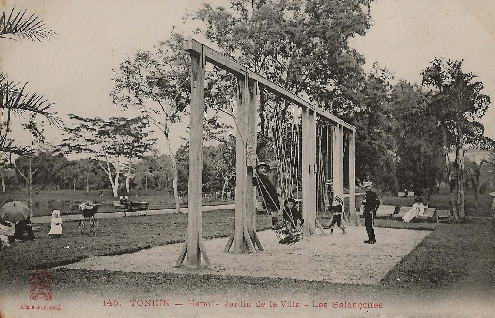 Les balanoires au jardin public